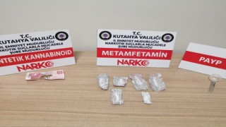 Kütahyada bekçiler, şüphelendikleri şahsın üzerinde uyuşturucu buldu