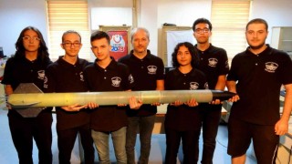 Liseli öğrenciler tasarladıkları roketle ‘Teknofest 2022 final turunda