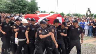 Lunaparktaki eğlence treni kazasında ölen komiser yardımcısı bayan polis için tören düzenlendi