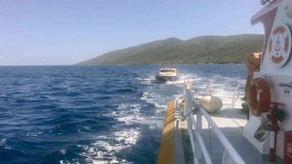 Makine arızası yapan tekne kurtarıldı