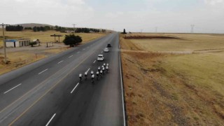 Malazgirt ve Ahlat kutlamaları için bin 350 kilometre pedalladılar
