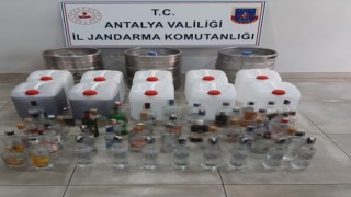 Manavgatta otel odasında 387 litre sahte içki ele geçirildi