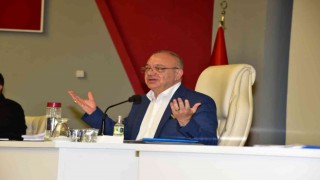 Manisa Belediye Meclisinde ‘içkili yer tartışmaları