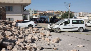 Mardinde duvar çöktü, iki araçta maddi hasar meydana geldi