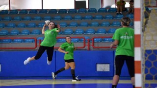 Mavi Kelebekler parkeye indi