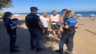 Mersin polisi, suda boğulmalara karşı bilinçlendiriyor