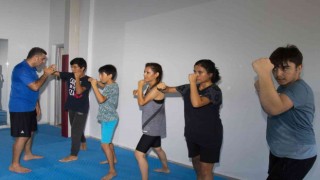 Mersinde Kick Boks Kursu devam ediyor