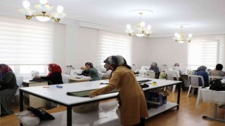 Meslek öğrenen kadınlar ev ekonomilerine katkı sağlıyor
