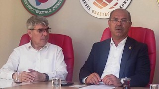 Milletvekili Mücahit Durmuşoğlu, “Emekli maaşı “sorusu karşısında durup, düşündü