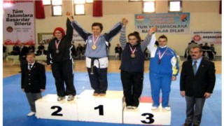 Milli sporcu kadın muhtar şampiyonlar yetiştiriyor
