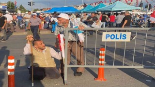 Miting alanındaki fotoğrafı çok konuşulmuştu, o engelli bireyi Başkan Ellibeş buldu
