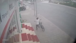 Motosiklet ve bisiklet hırsızları kamerada