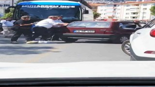 Muharrem İnce otobüsten inip araba itti