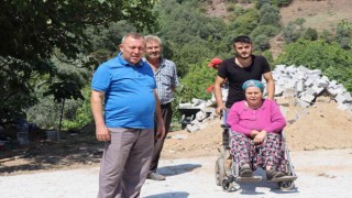 Nazilli Belediyesi engelli Şimşekin evinin yolunu yeniledi