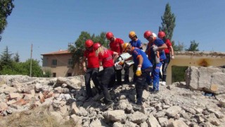 Niğdede gerçeği aratmayan deprem tatbikatı