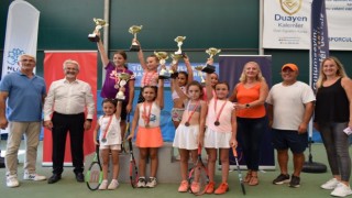 Nilüferde miniklerin tenis heyecanı