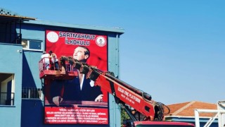 Okulun dev Atatürk posteri yenilendi