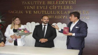 Önce nikah kıydılar, ardından koşarak haber yapmaya gittiler