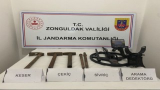 Ormanda kaçak kazı yaparken yakalandı