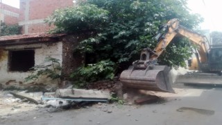 Osmangazide tehlike arz eden 2 metruk bina yıkıldı