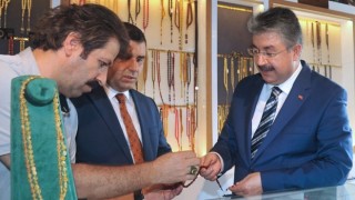 Osmaniye Valisi Erdinç Yılmaz, Yurt dışına ihraç edilen tesbihleri inceledi