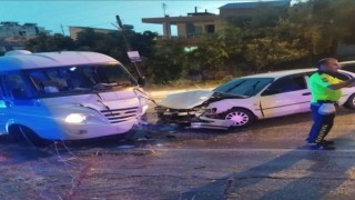 Osmaniyede minibüs ile otomobil çarpıştı: 9 yaralı