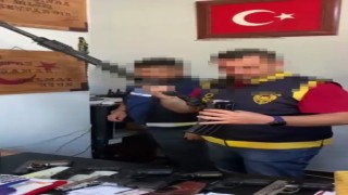 Oto yıkamacının kasasından 8 silah çıktı