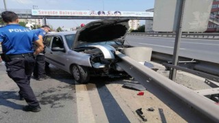 Otomobil bariyerlere ok gibi saplandı: 1 ağır yaralı