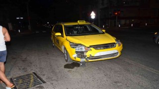 Otomobil ile motosiklet çarpıştı: 1i ağır 2 yaralı