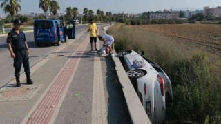 Otomobil şarampole devrildi, kimsenin burnu bile kanamadı