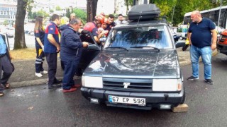 Otomobilde sıkışan sürücüyü itfaiye kurtardı