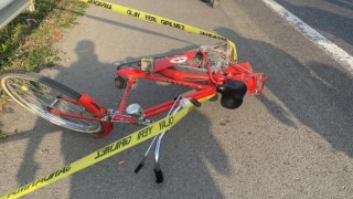 Otomobilin çarptığı bisikletli hayatını kaybetti
