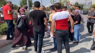 Otomobilin çarptığı yaralıya ilk müdahaleyi sağlık ocağındaki doktor yaptı