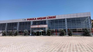 Özel Pusula Akşam Lisesi ilk mezunlarını verdi