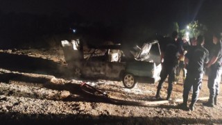 Park halindeki otomobil alev alev yandı