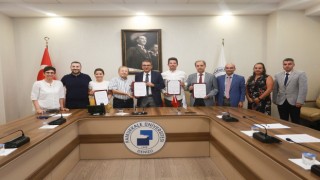 PAÜde konferans salonuna Melek Sözkesenin ismi verildi