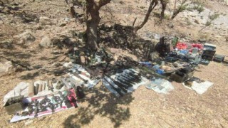 Pençe-Kilit Operasyonu bölgesinde teröristlere ait çok sayıda silah ve mühimmat ele geçirildi