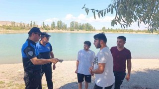 Polis tek tek uyardı