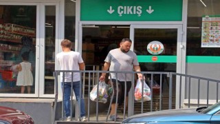 Poşetleri doldurup çıktılar, Cumhurbaşkanı Erdoğana teşekkür ettiler