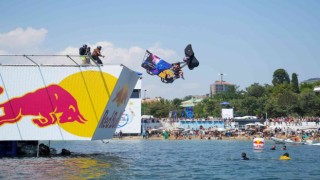 Red Bull Uçuş Günü 200 bini aşkın kişinin katılımıyla İstanbulu uçuş moduna aldı