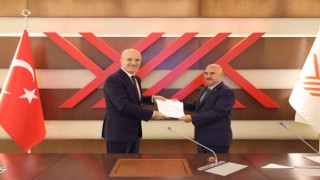 Rektör Sözbir mazbatasını aldı