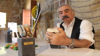 Resim yeteneği sayesinde sayısız aşık kemiğine büyükbaş hayvanların resimlerini çizip boyadı