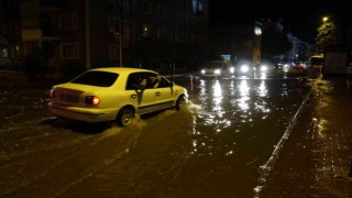 Sağanak yağış Çanakkalede hayatı olumsuz etkiledi