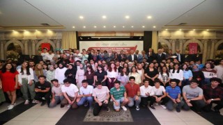 Şahin, YKSde ilk 5 bine giren 250 öğrenci ve aileleriyle buluştu