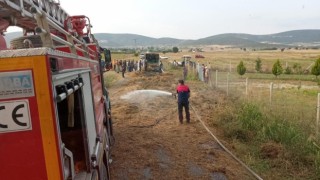 Saman yüklü kamyonet kül oldu