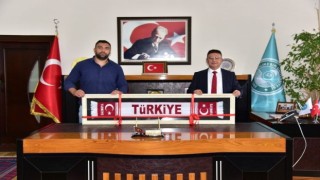 Şampiyon Demirezenden, Rektör Kuşa teşekkür ziyareti