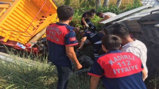 Şarampole devrilen tırın sürücüsü yaralandı
