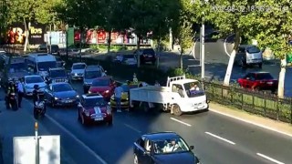 Sarıyerde ilginç anlar: Önce kavga etti sonra kaputun üstünde gitti