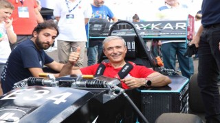 Savunma Sanayi Başkanı İsmail Demir, F1 aracından gözdağı verdi