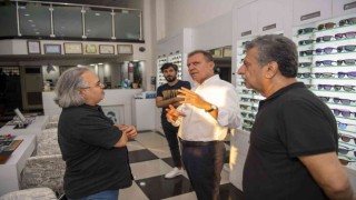 Seçer, İstiklal Caddesi esnafıyla buluştu